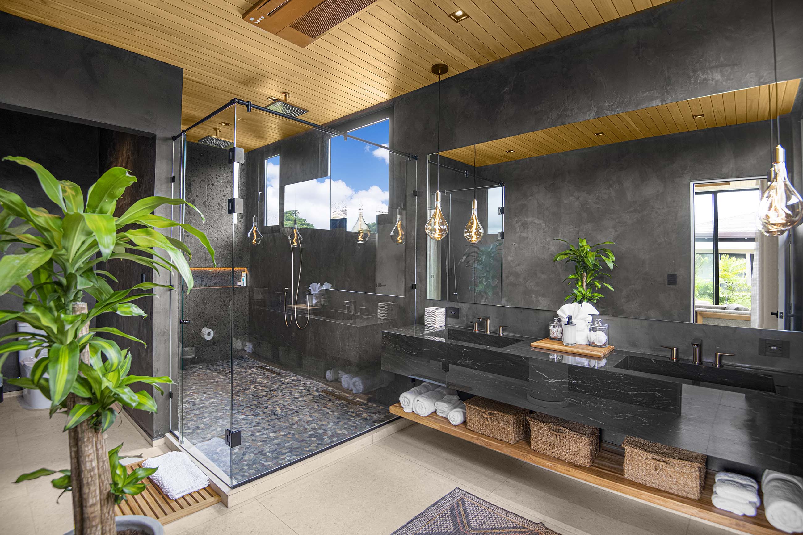 Bathroom — 1 / 12