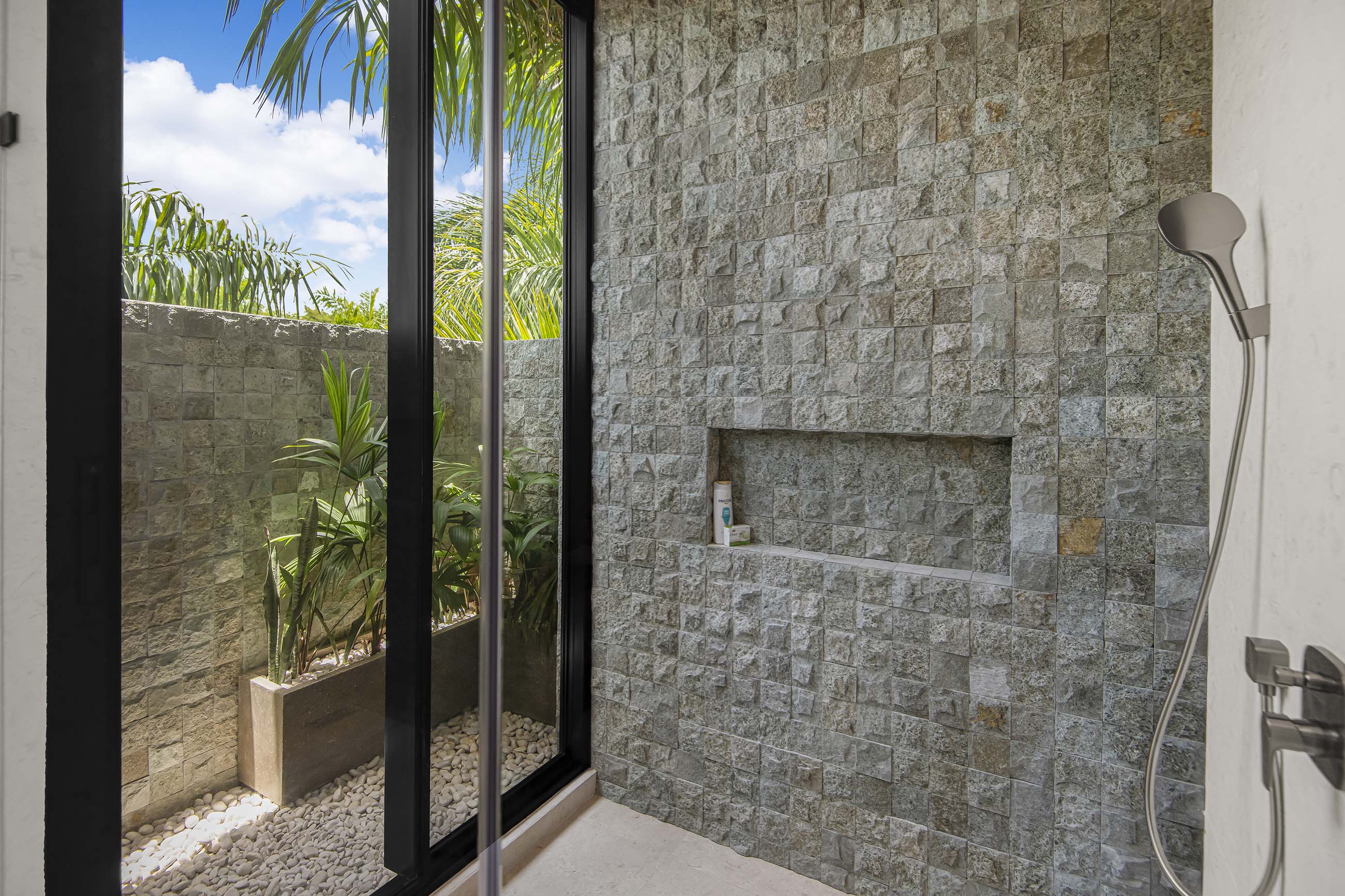 Bathroom — 6 / 12