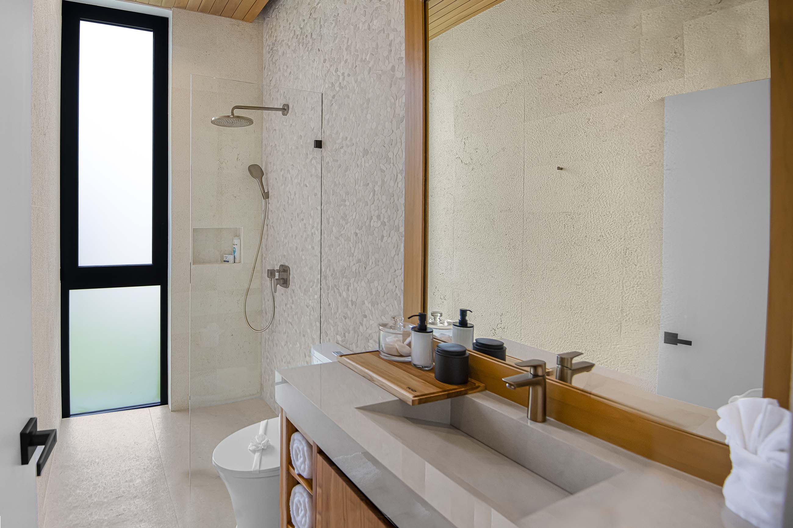 Bathroom — 8 / 12