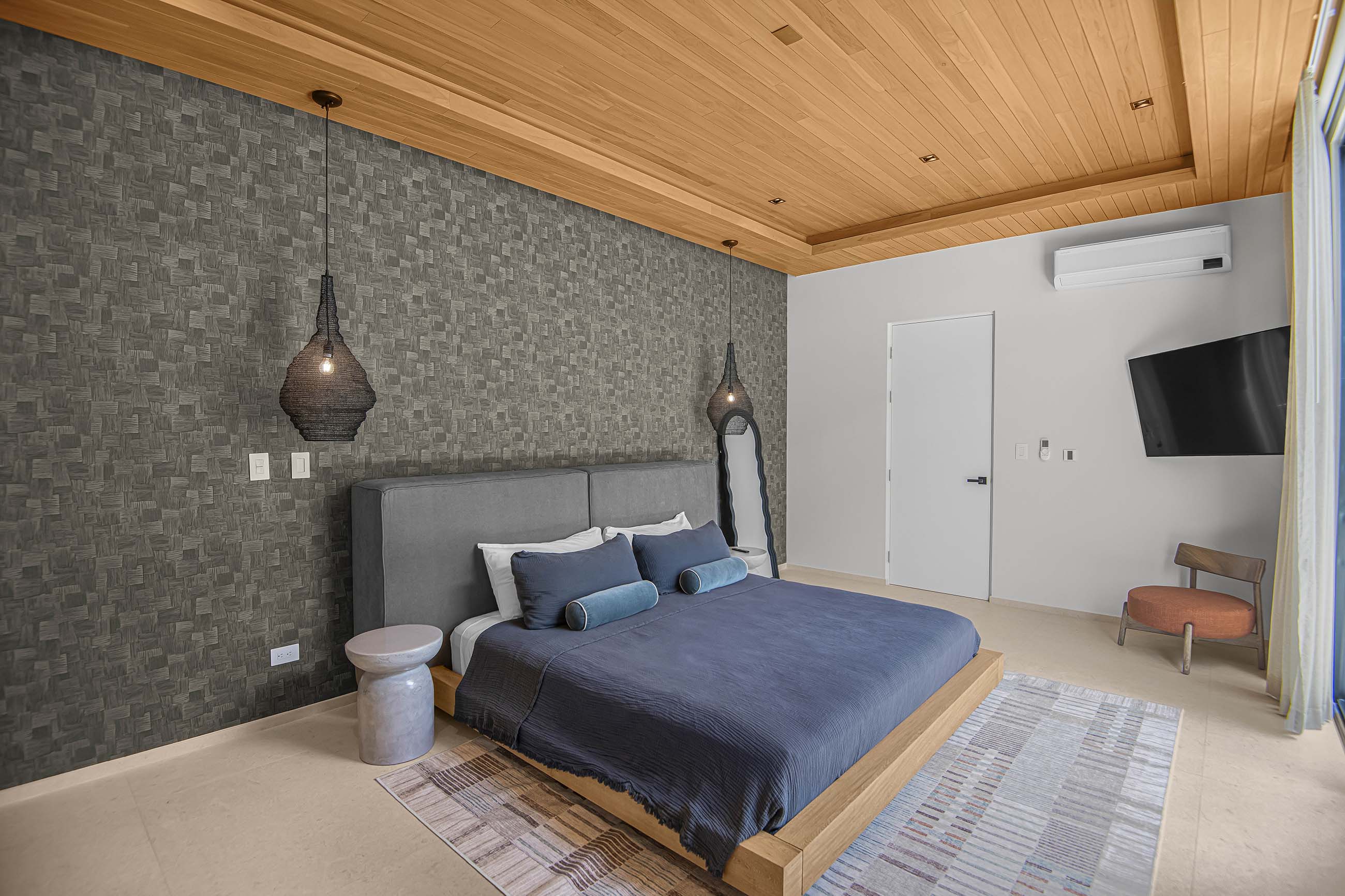 Bedroom — 16 / 33