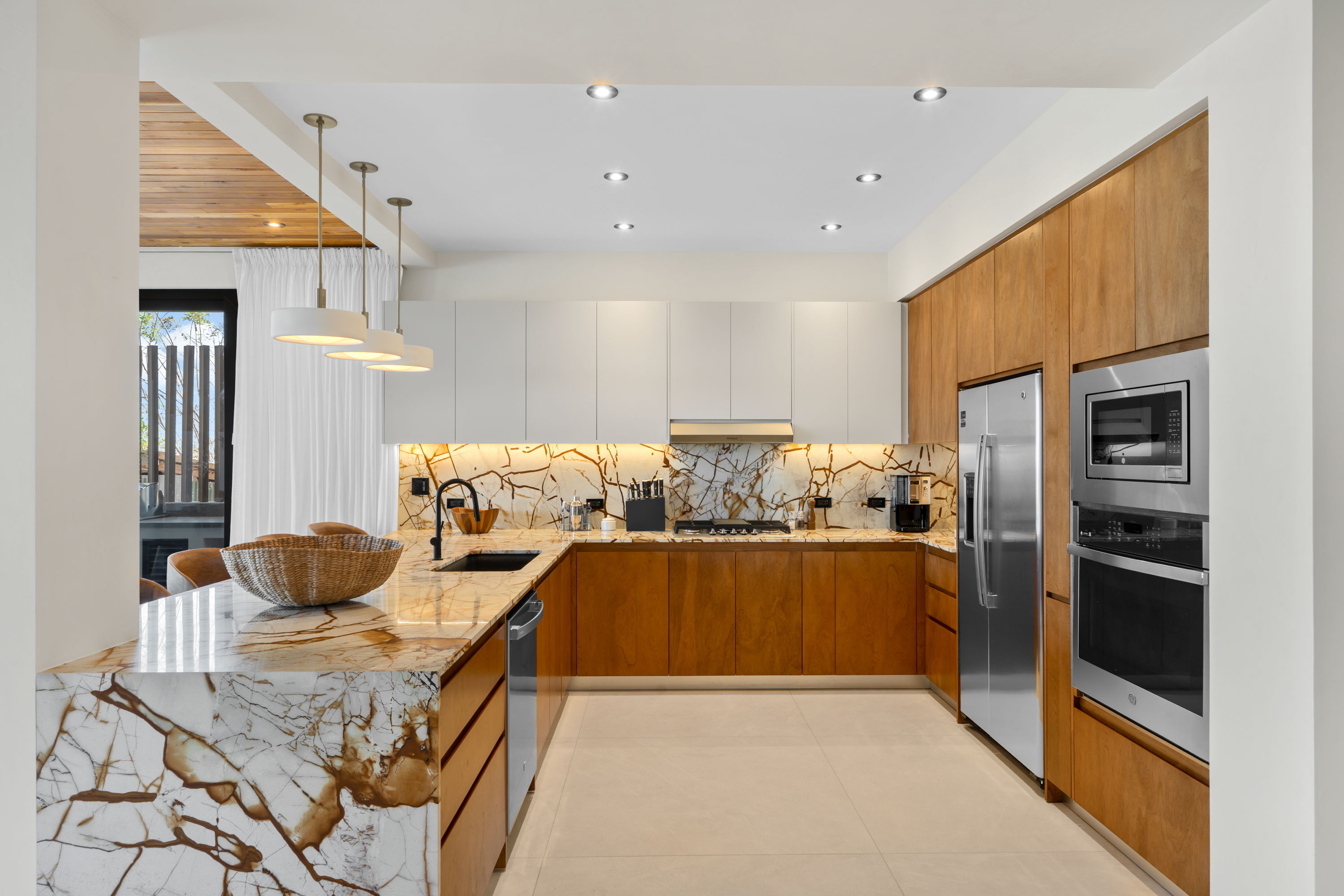 Kitchen — 9 / 13