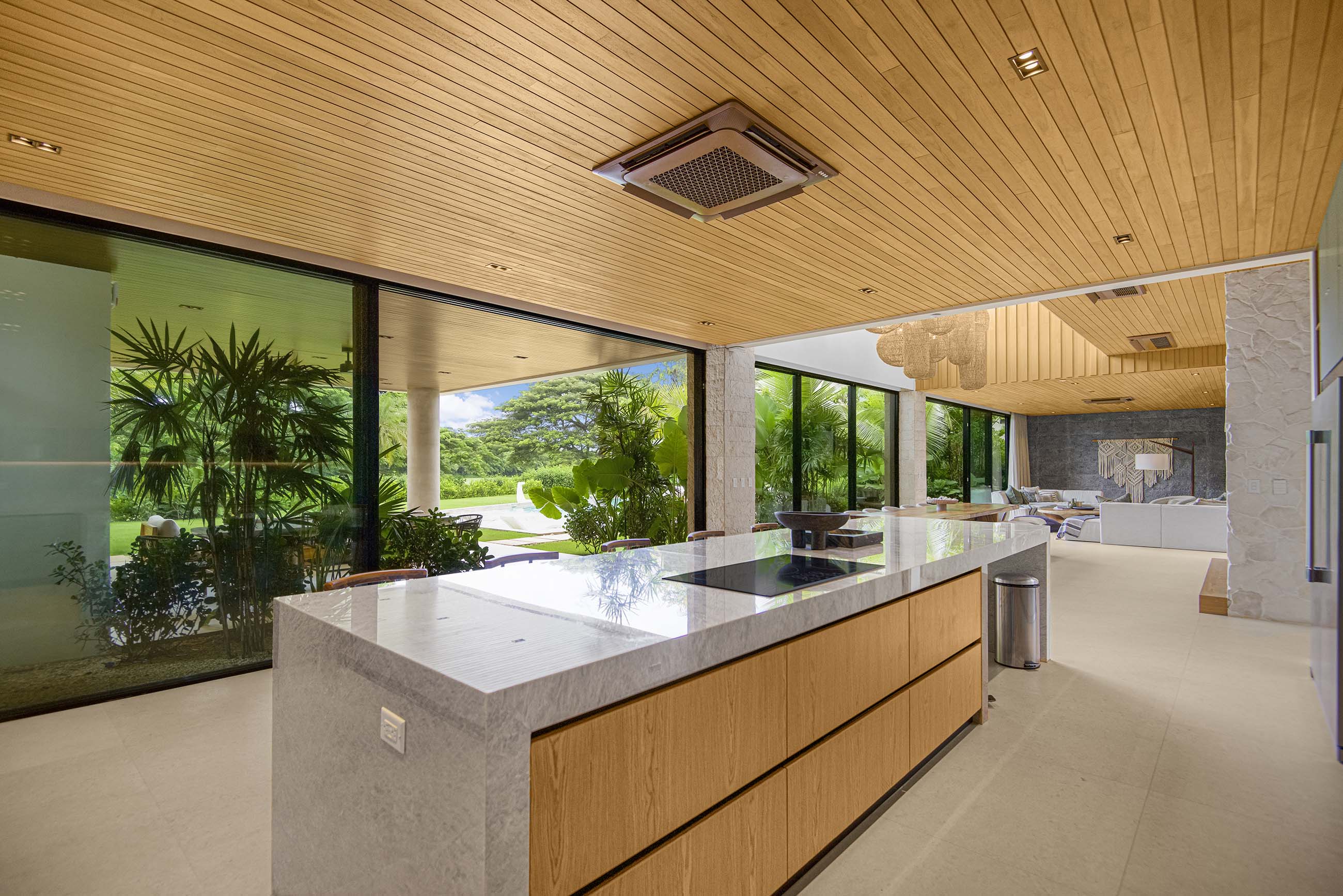 Kitchen — 8 / 13